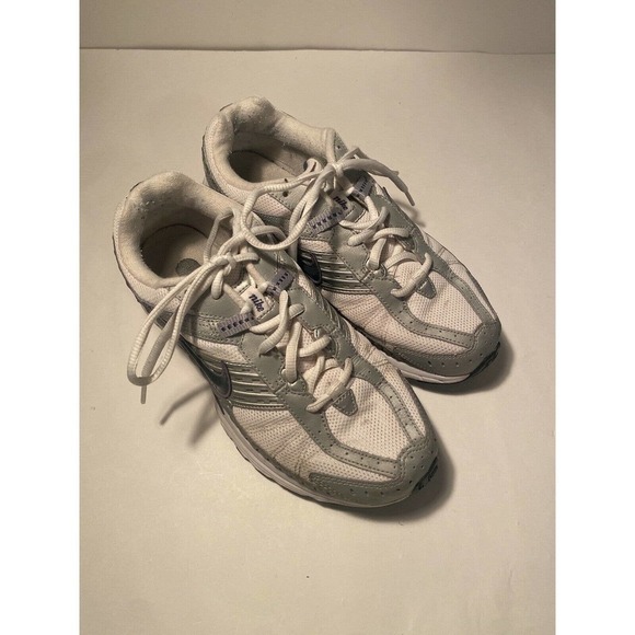𝅺nike Dart VI Running Walk Athletic Shoes SZ 9 US White Impact Support - Picture 1 of 7